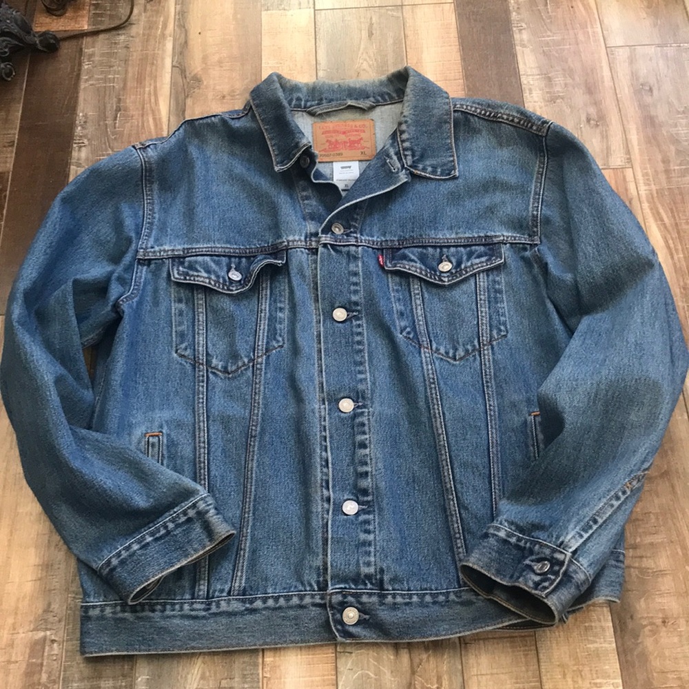 Levis men’s standard trucker denim jacket